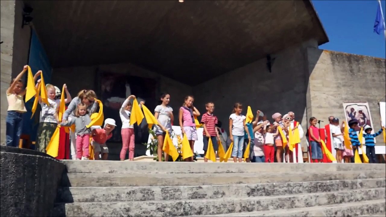 Chant d'envoi "Allez porter la joie au monde" - Pélé île Madame 28 08 2013