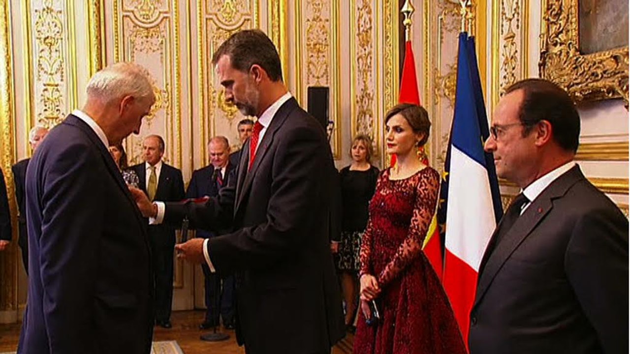 Cérémonie de remise de décorations aux responsables des secours lors de l’accident d’avion du 24 mars 2015