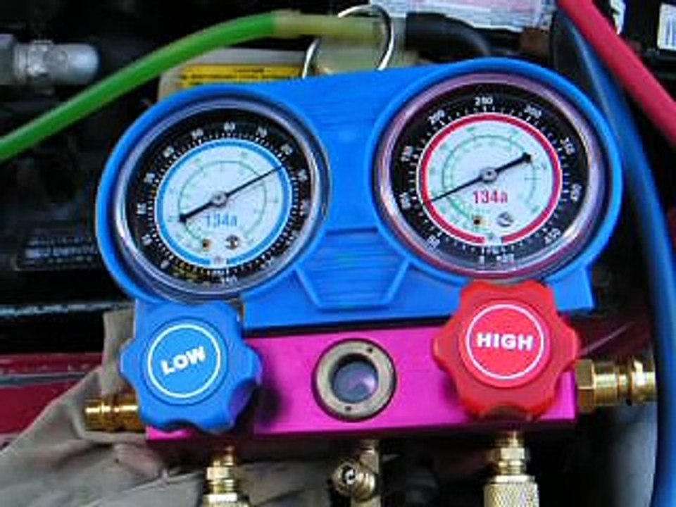 How to connect and read AC manifold gauges