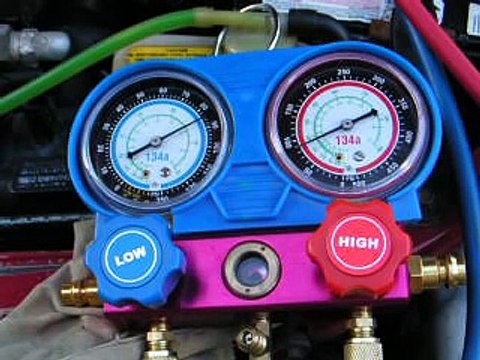 How to connect and read AC manifold gauges
