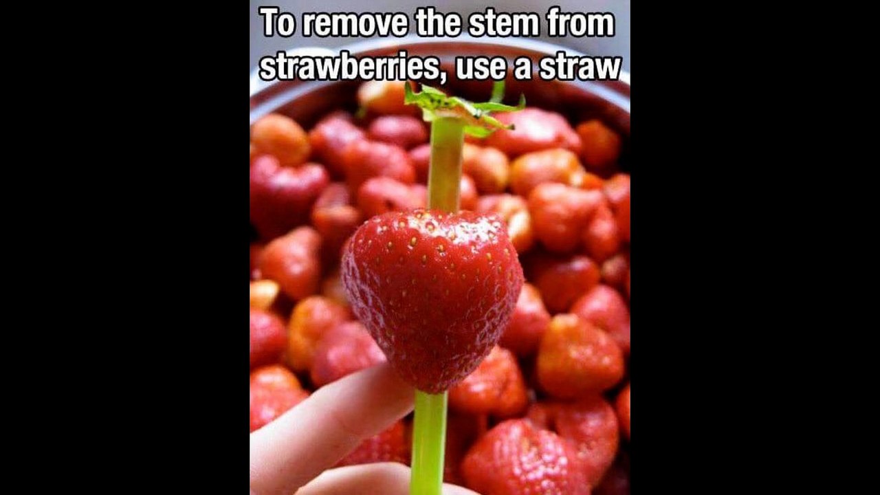 How to remove the stem from strawberies