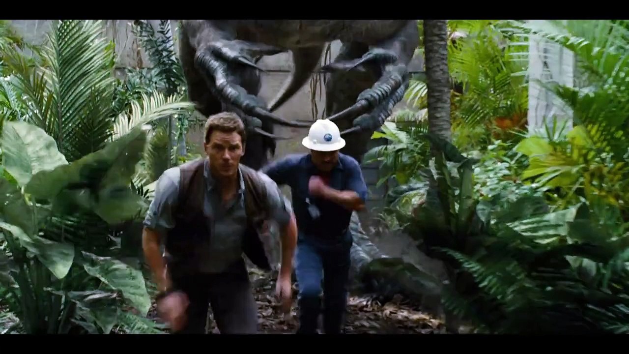 Jurassic World - Extrait #2 "Owen échappe à L'Indominus Rex" (VF)