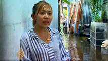 Thousands flee Bangkok floods