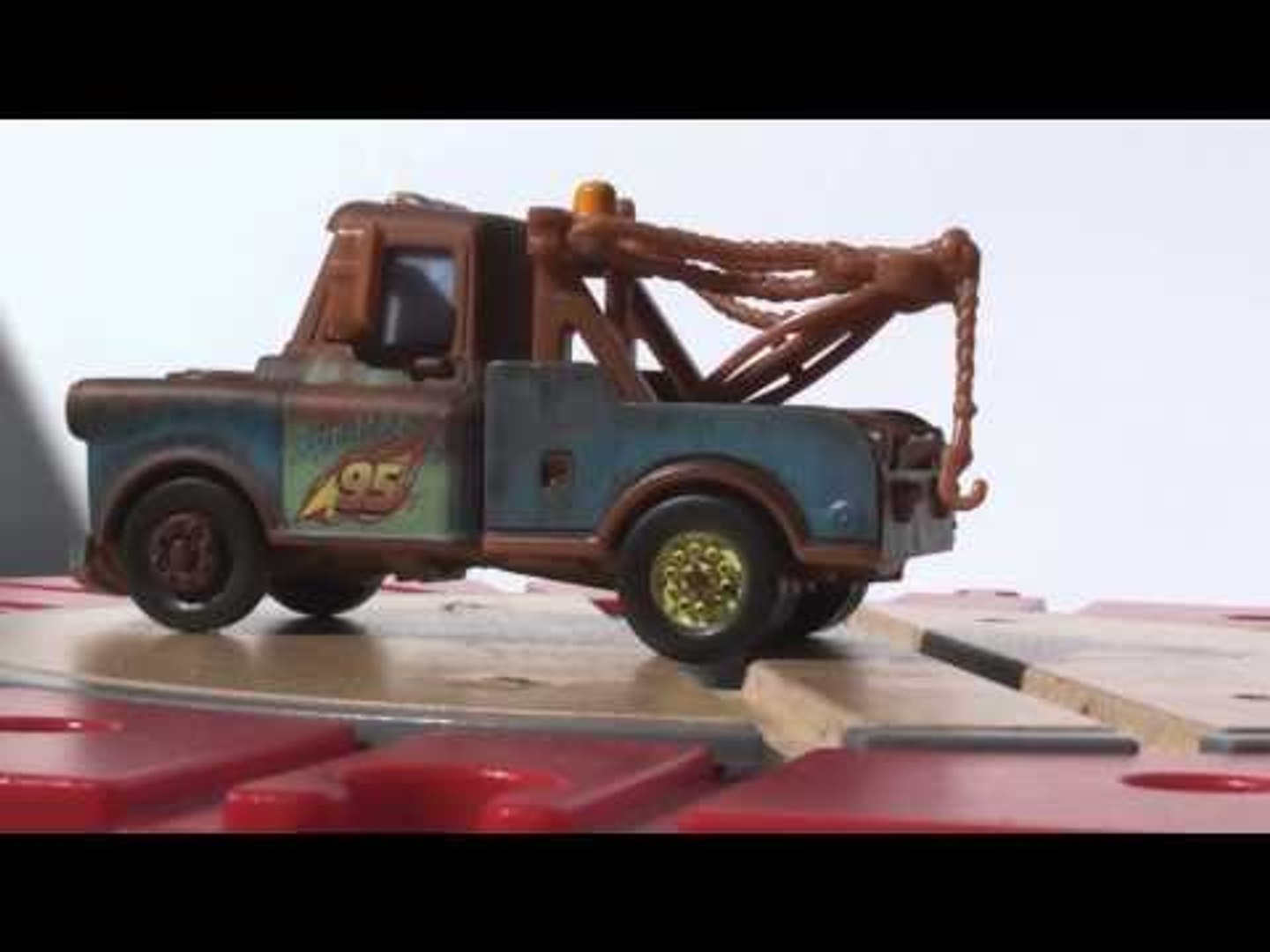 Pixar Cars 2 on a turntable - video Dailymotion