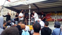 Nichtmuslimischer Junge hat Angst auf Kundgebung von Pierre Vogel (Frankfurt, 7.09.2013)
