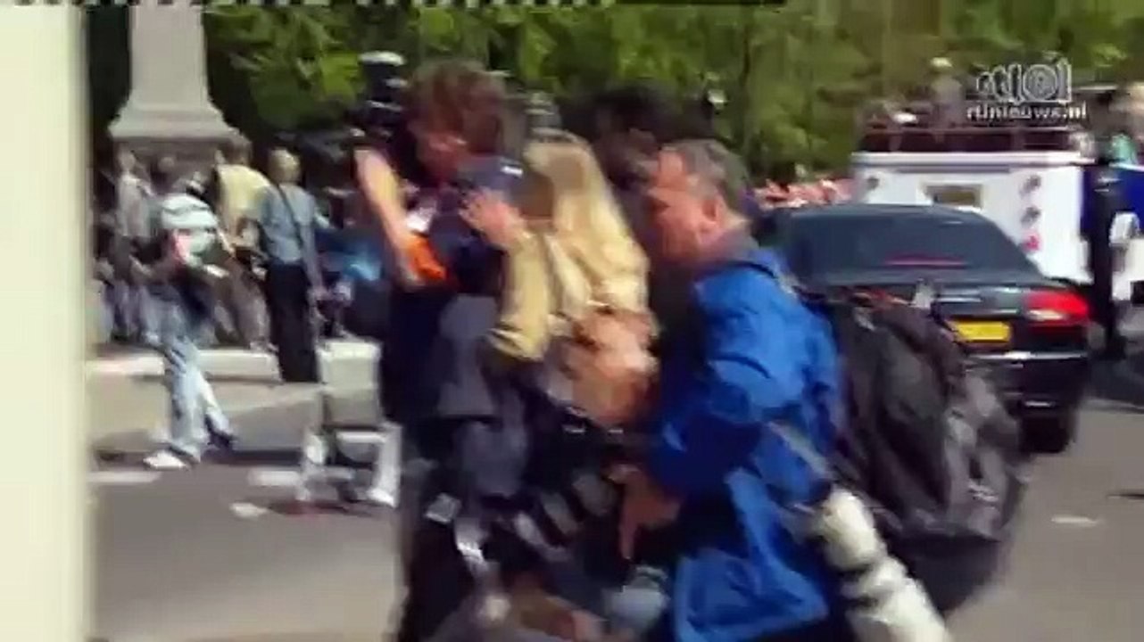 Koninginnedag, Apeldoorn Nederland, 30 april 2009 - Dutch Queensday crash, Attack