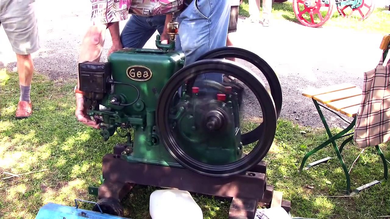 Joseph Vögele old Hit and Miss Engine - Stationärmotor / Moteur Fixe