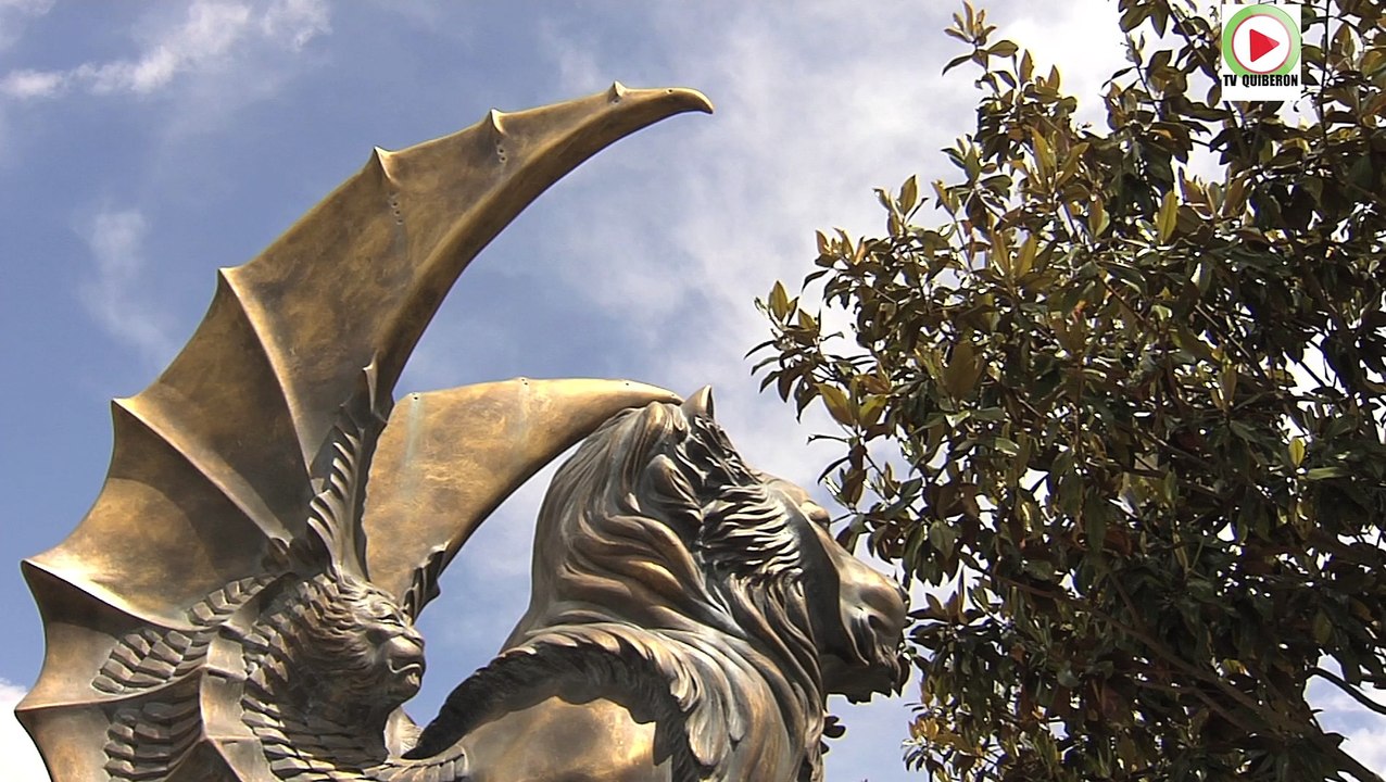 Ploermel   |   Des lions ailés, un Pape geant - Bretagne Télé