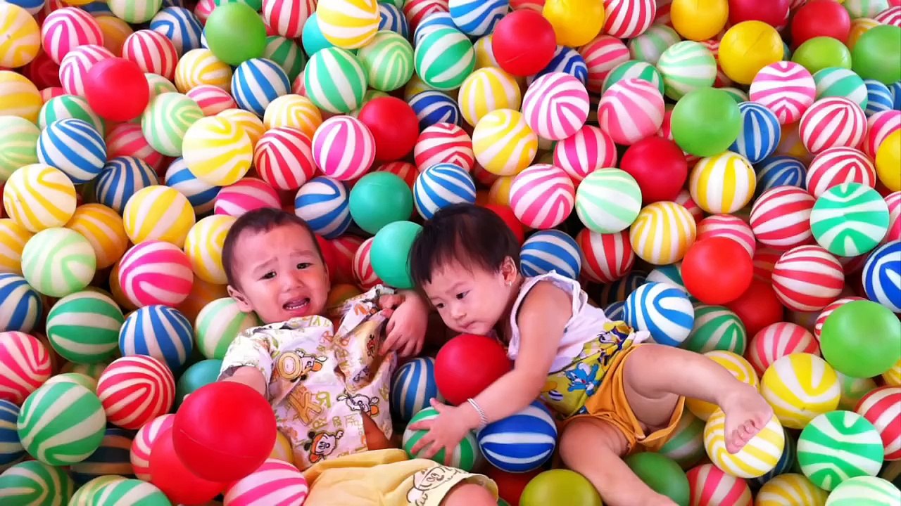 Chơi Nhà Bóng