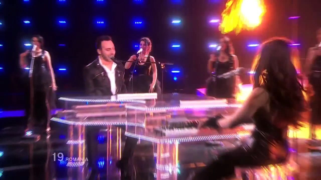 Paula Seling & Ovi - Playing with fire - EUROVISION 2010 Final