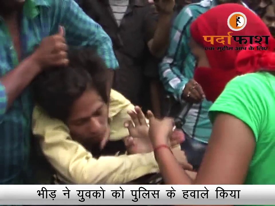 Lucknow: Girl thrash two boys with sandal for passing vulgar comments