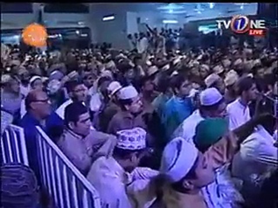 Mere Ghaus Piya Jilaani (Manqabat) Muhammad Owais Raza Qadri - New Mehfil e Naat Shab-e-Baraat [2015] Live on Tv One
