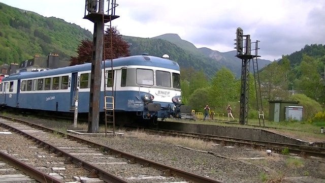 LE CHANT des MGO, 3ème partie, manoeuvre en descente, LE MONT-DORE, le 23.05.2015, Voyage COPEF avec L'AUTORAIL LIMOUSIN.