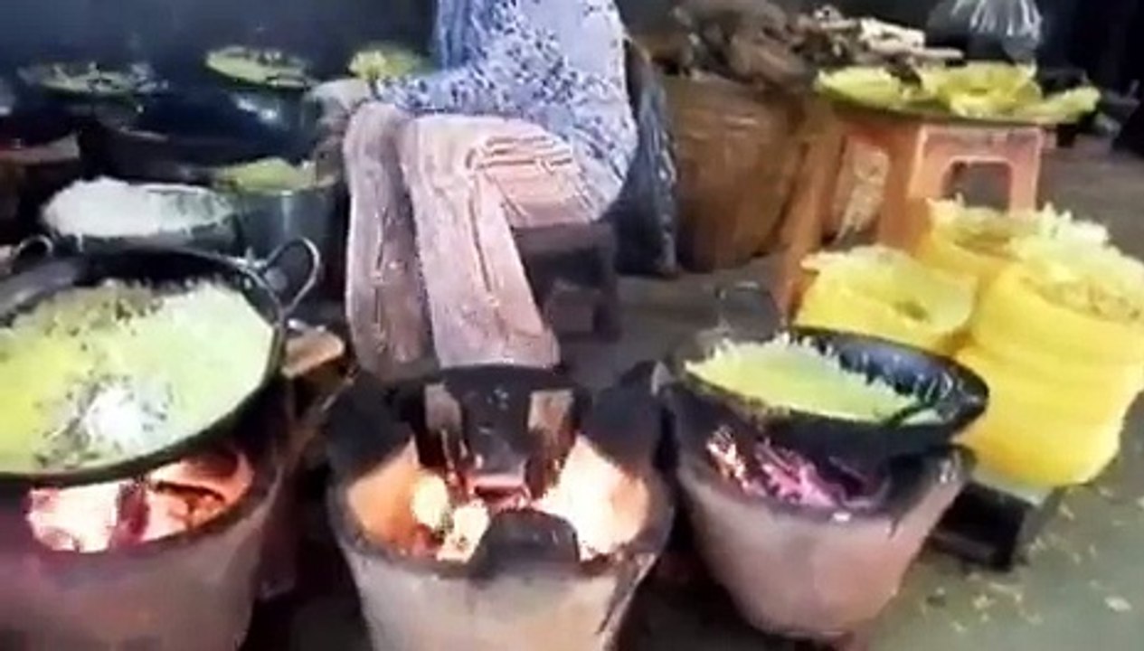 ce que cette femme fait est très émouvant, mais que fait-elle au juste?