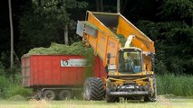 Lucerne harvest with two New Holland FX50 choppers | Grasdrogerij Ruinerwold