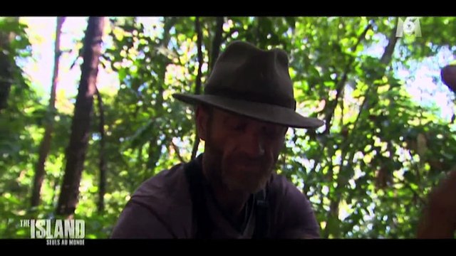 The Island : Les naufragés tuent un cochon sauvage
