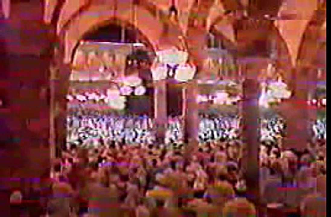 مقطع نادر و قديم  جدا جدا لأغرب صوت شهده الحرم المكي    الشيخ علي جابر رحمه الله