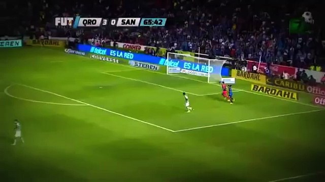 Ronaldinho takes the ball from the Goalkeeper - Queretaro vs Santos