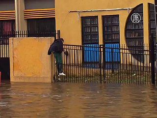 Улицы превратились в реки в центральном Чили