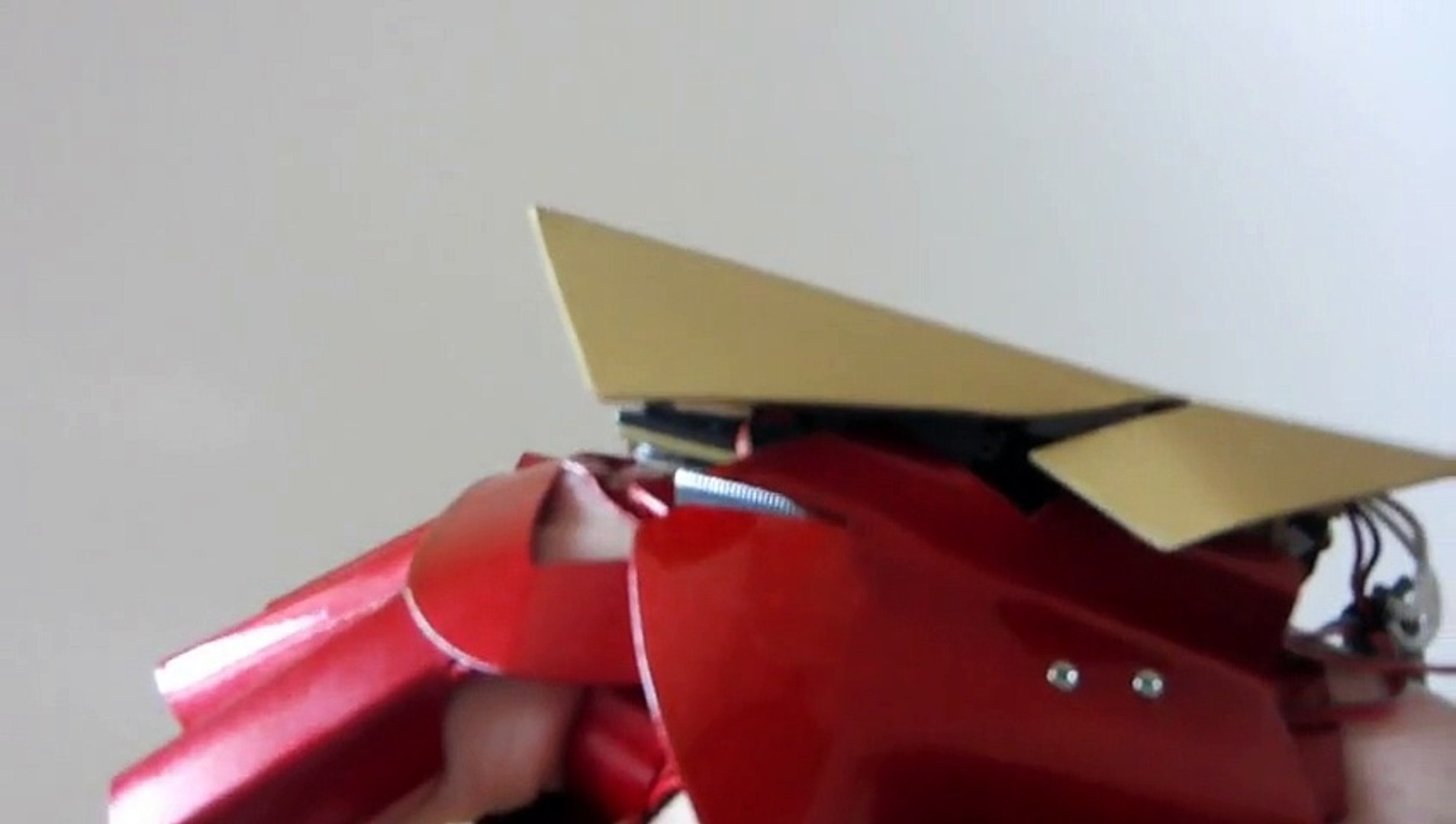 Il se fabrique un gant Iron Man avec un laser intégré - Vidéo Dailymotion