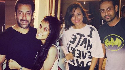 Salman & Sonakshi POSES With Fans Outside Galaxy Apartment