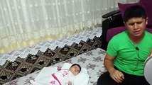 Kızıyla ilahi söyleyen Ali Kırış kardeşimiz...Gerçekten çok güzel...Bebeğin bakışlarına dikkat :)| http://bit.ly/Ya-Resulallah