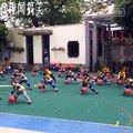 Une chorégraphie d'enfants chinois en mode pro du basket !!