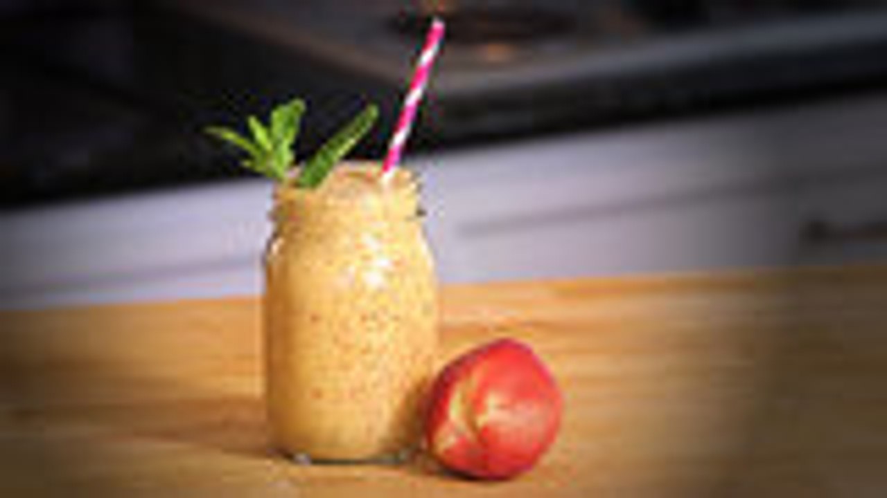 A Vegan Peaches and Cream Smoothie Will Quench Your Ice Cream Cravings