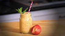 A Vegan Peaches and Cream Smoothie Will Quench Your Ice Cream Cravings