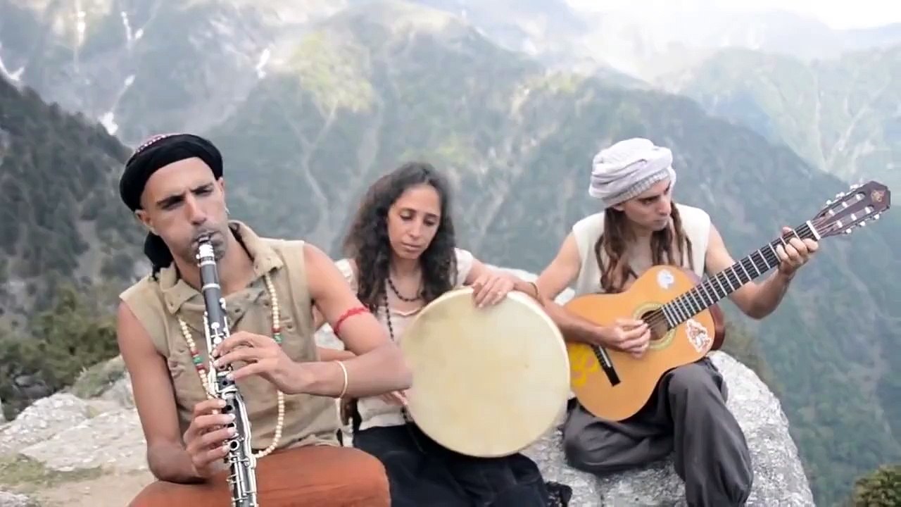 Dinledikten sonra paylaşacağınız bir video...Gerçekten çok güzel bir fon müzik...(http://goo.gl/ogwDaH)