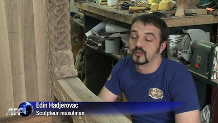 Bosnie: un sculpteur musulman fabrique un fauteuil pour le pape