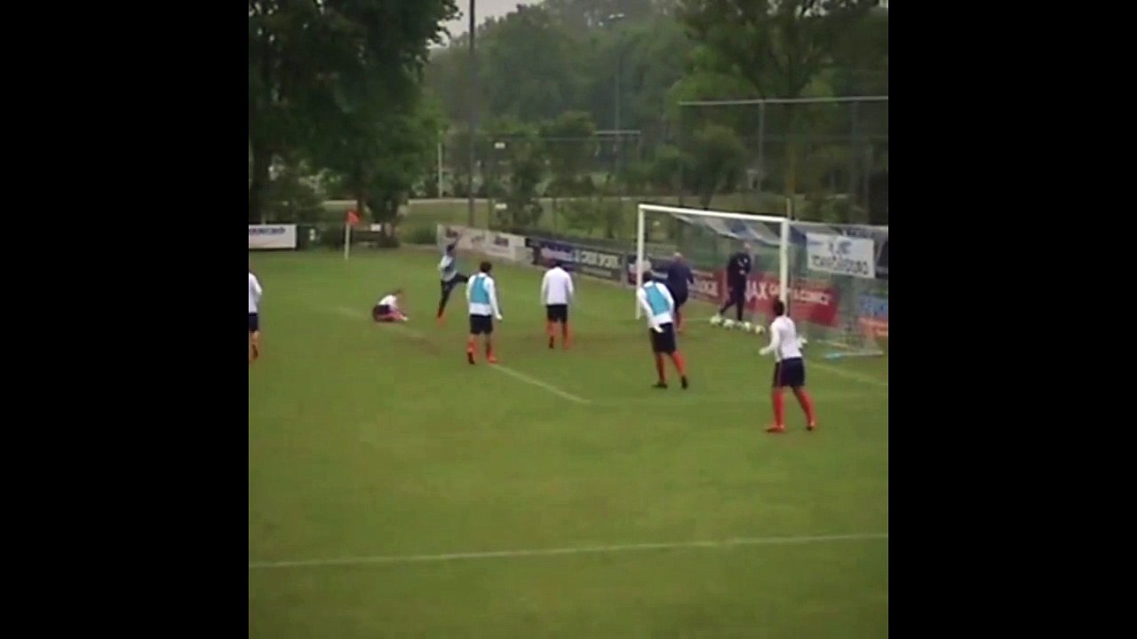 Aron Johannsson scores amazing scissor kick in US football team training