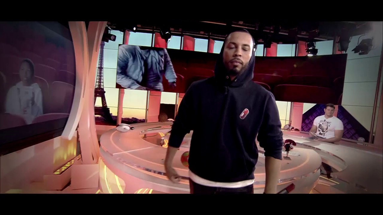 Le Rappeur Disiz chante sur le plateau de l'Expresso.