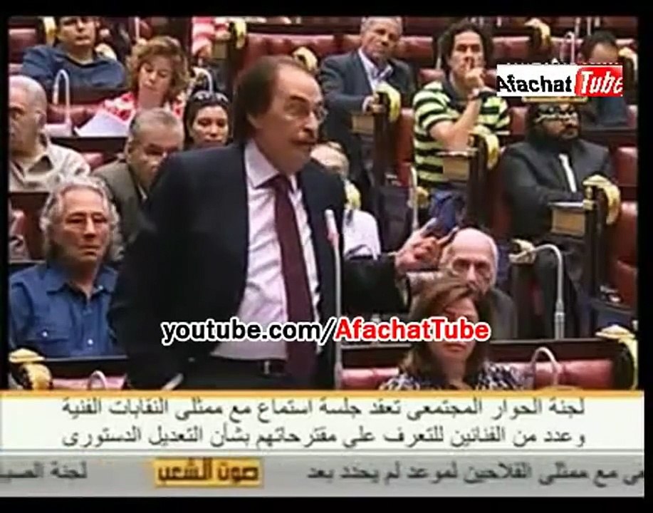فضيحة أخلاقية  : الفنان عزت العلايلى ( يشخر )  فى لجنة الخمسين لتعديل الدستور