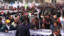 Multitudinarias movilizaciones de profesores y estudiantes en Chile
