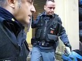 Lo sfogo del poliziotto durante una manifestazione di Bologna.