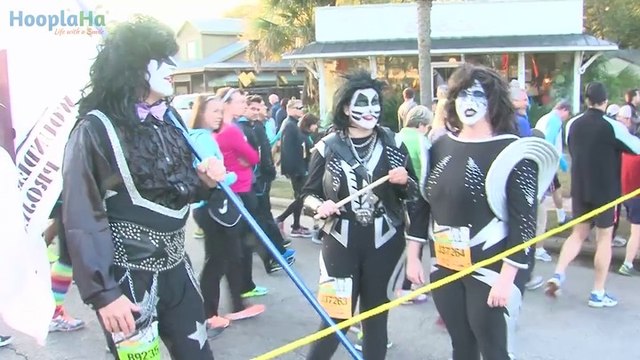 Brothers Dress Up And Run To Raise Awareness For Wounded Warriors