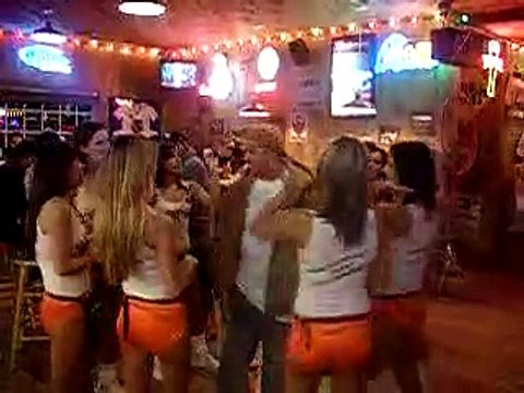 hooters