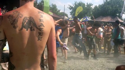 Warped Tour Mosh Pit Knock-Out!