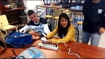 Alumnos Cecytea Jesús María programando y enseñando PLC zelio  SR3 B101FU