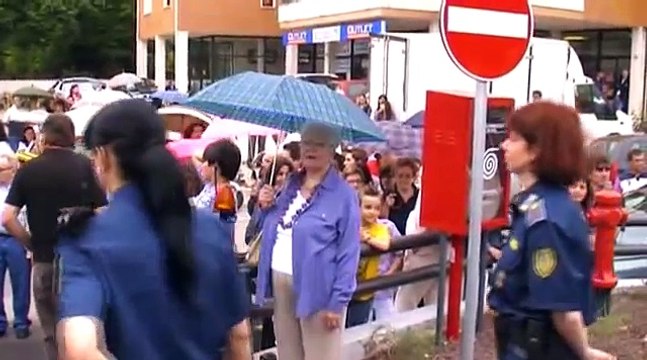 BELEN RODRIGUEZ MANDA IN TILT IL TRAFFICO E LA FOLLA A PORTOGRUARO