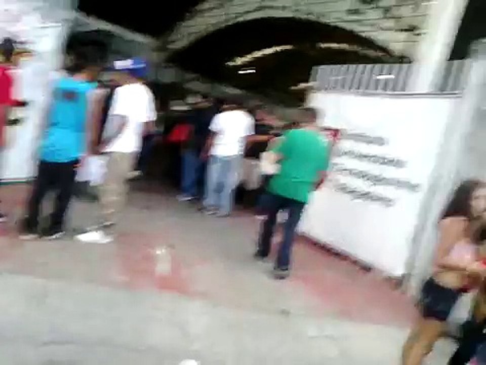 Balean a C-kan y llegan los soldados y policias en Mty por gente muerta 2013 (EXPO HIP-HOP)