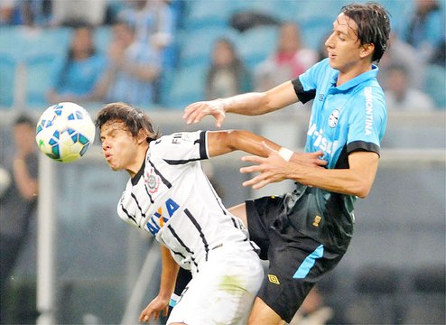 Com golaço, Grêmio vence o Corinthians na Arena