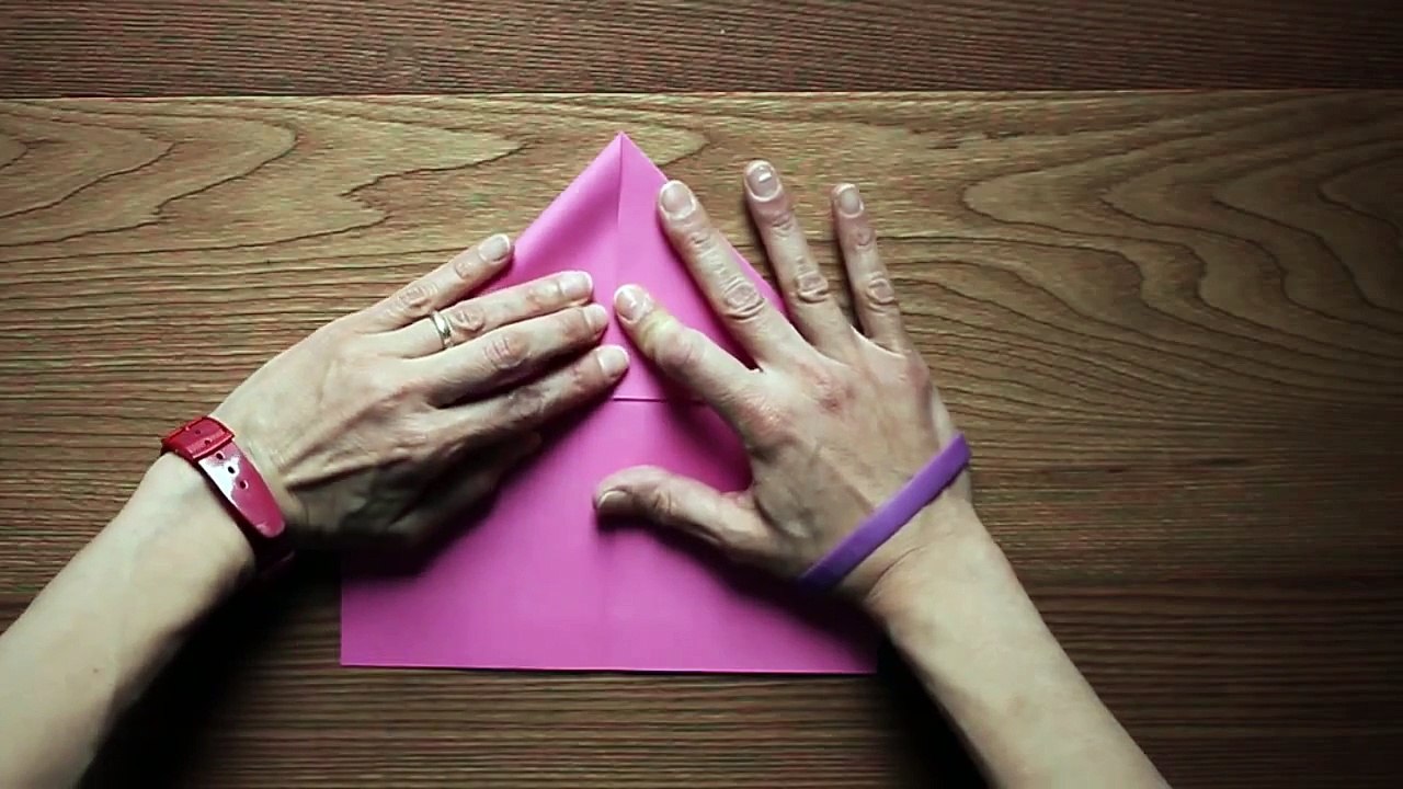 Origami per bambini: come fare una rosa di carta