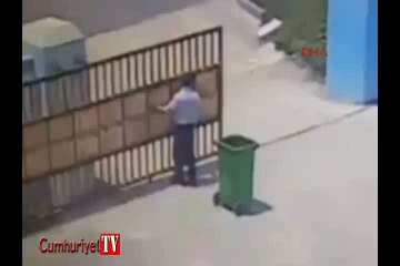 Sürgülü demir kapıyı kapatırken ölüm beklenmedik bir şekilde geldi