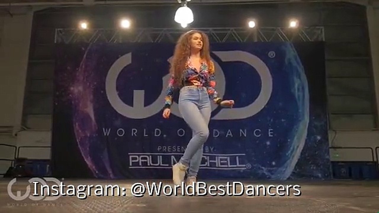 Wow Wow New Barbi Girl Great Peformance On Stage