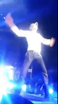 Enrique Iglesias s'est Blessé lors de son Concert avec un Drone