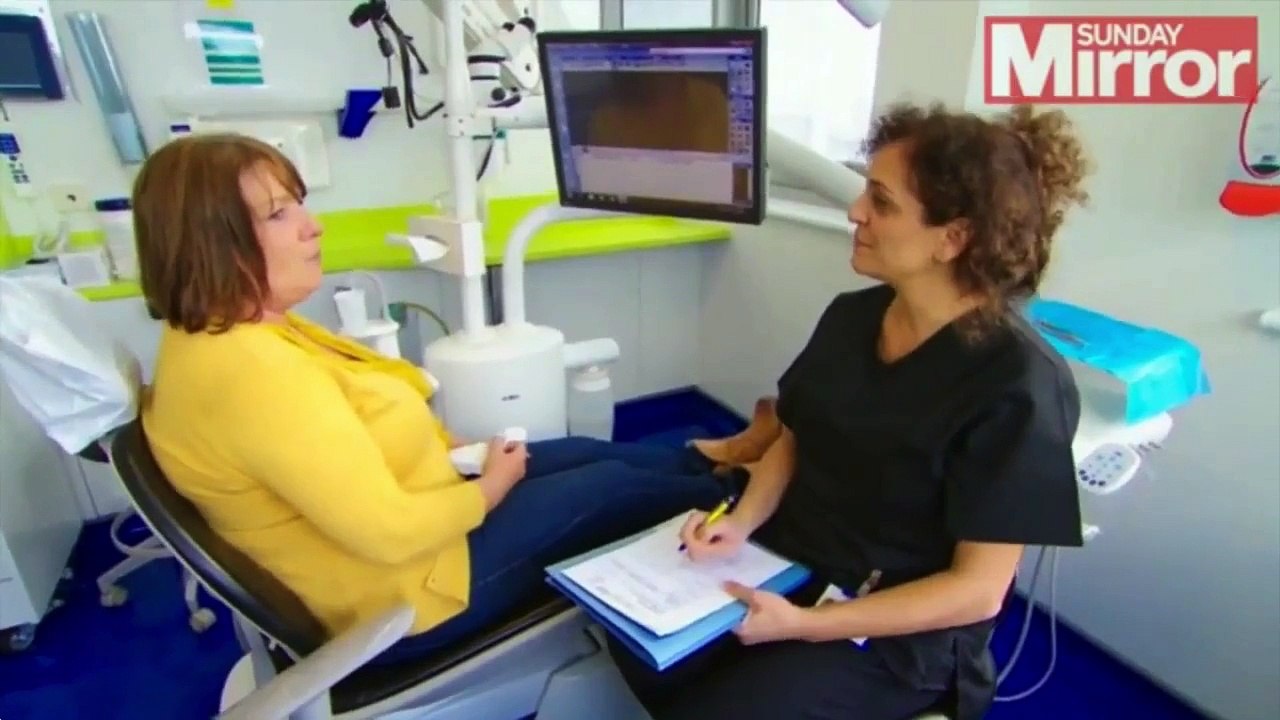 Par peur du dentiste, elle se collait les dents à la glu !