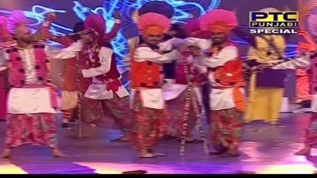 Amrinder Gill & Binnu Dhillon's Dance Performance - Amrinder Gill
