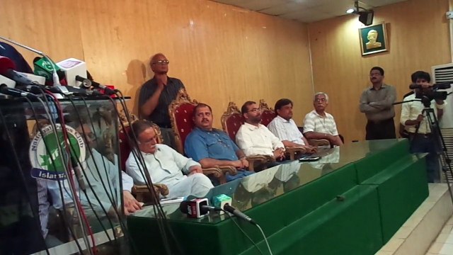 بول کو بولنے دو آج مورخہ چار جون ٢٠١٥ مشتاق منہاس صاحب بول ٹی وی کے بارے میں حاضرین مجلس کو بول کے بارے میں نقط نظر